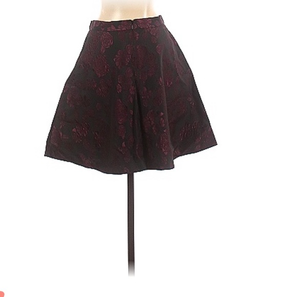 NWT Club Monaco Mini Skirt. Dramatic pouf effect . Size 2.
